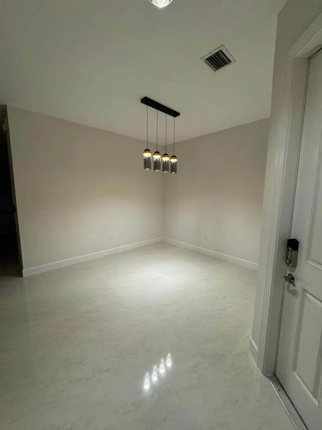 Residence photo 3