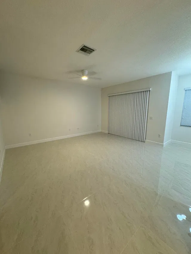 Residence photo 4