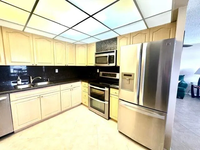  Residence photo 5