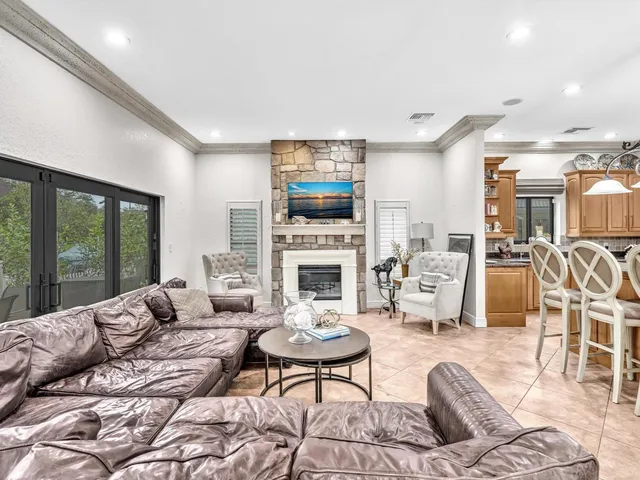 Residence photo 18