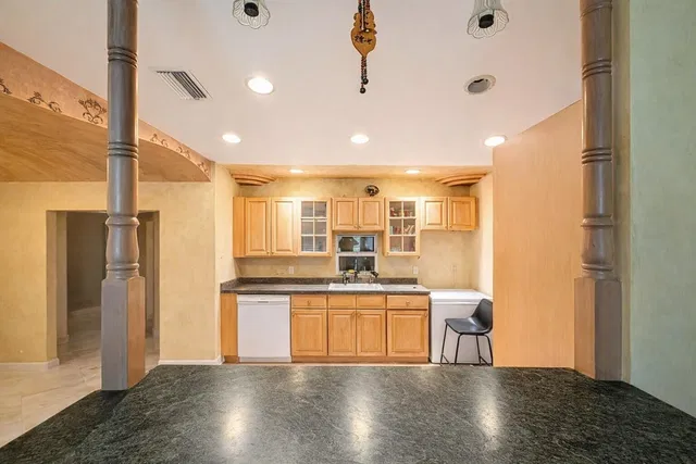  Residence photo 4