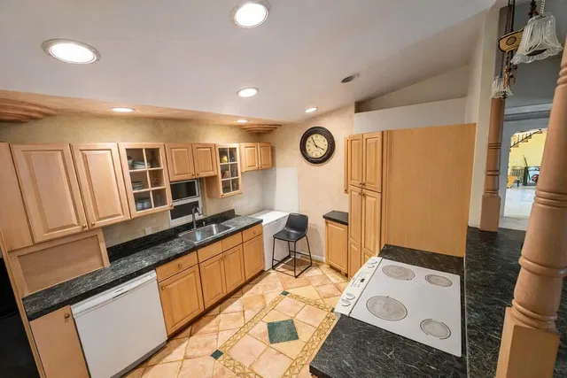  Residence photo 5