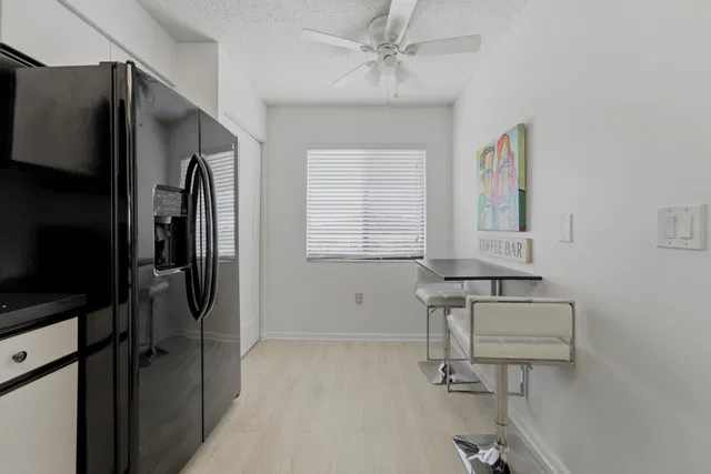  Unit 403 photo 5