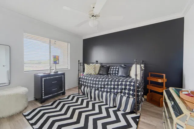  Unit 403 photo 18