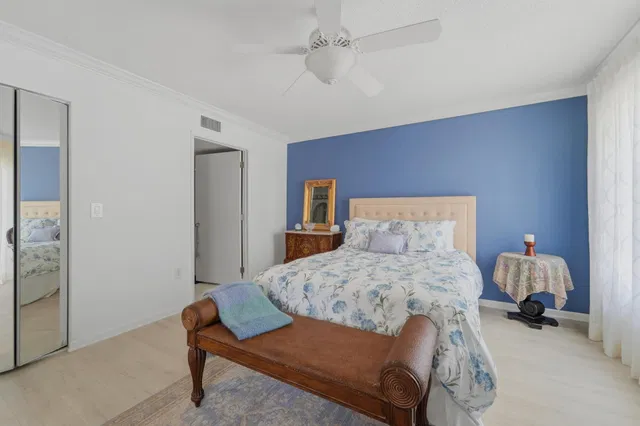  Unit 403 photo 22