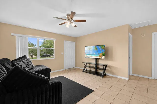  Residence photo 4