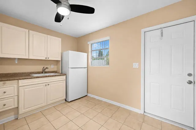  Residence photo 6