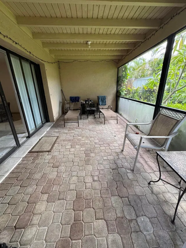 Residence photo 2