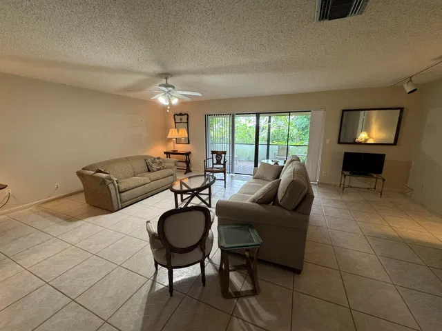 Residence photo 9