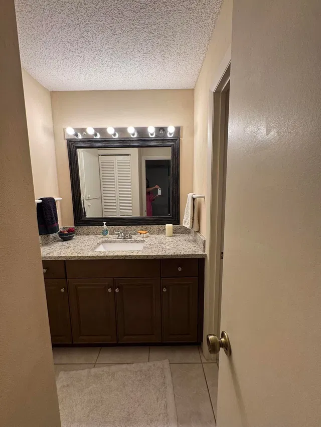 Residence photo 16