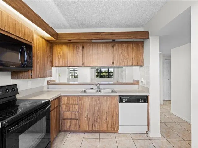 Unit 406 photo 5
