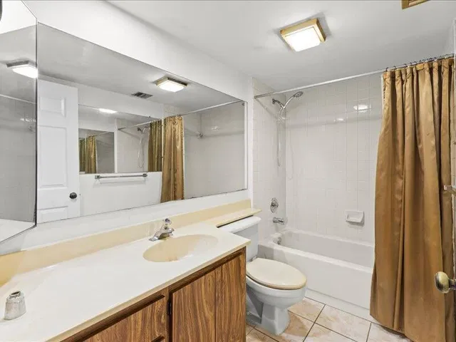 Unit 406 photo 6