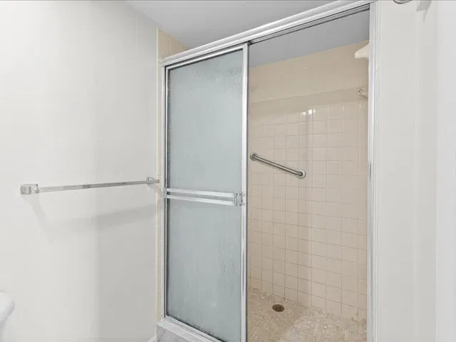 Unit 406 photo 10