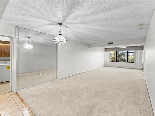Unit 406 photo 11