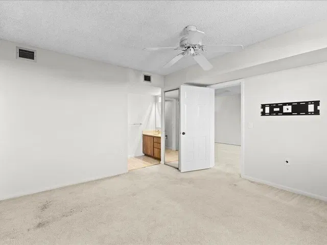 Unit 406 photo 15