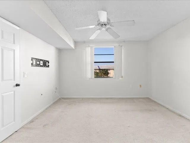 Unit 406 photo 16