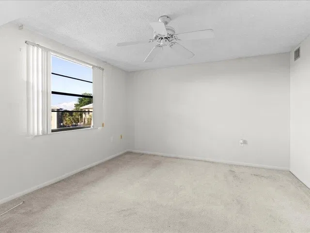 Unit 406 photo 19