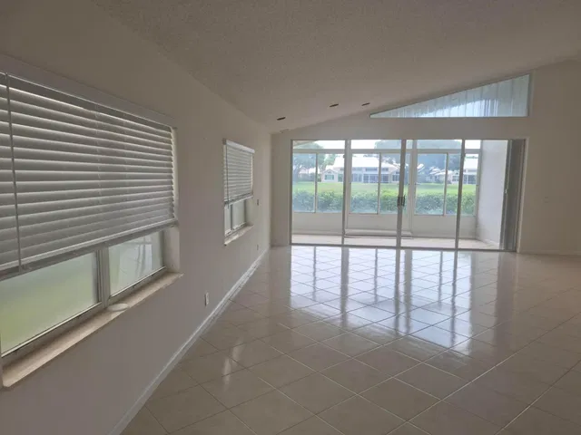  Residence photo 4