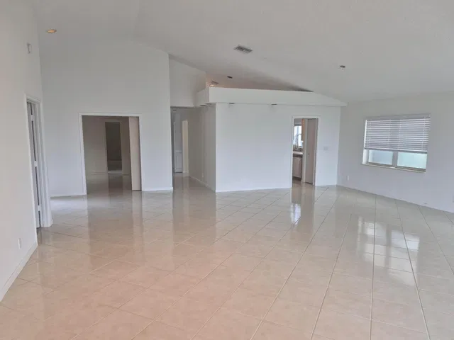  Residence photo 6