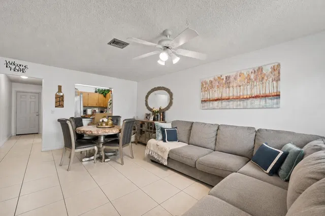 Residence photo 4