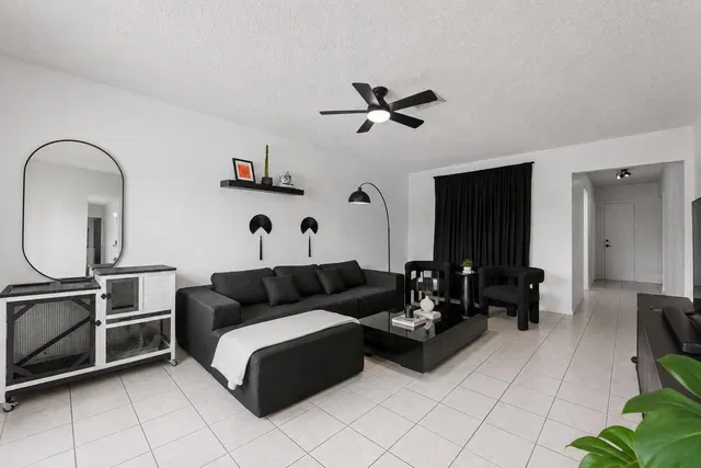 Residence photo 12