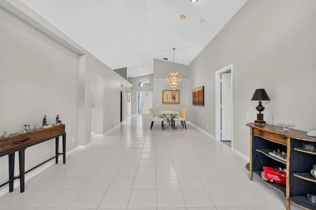 Residence photo 12