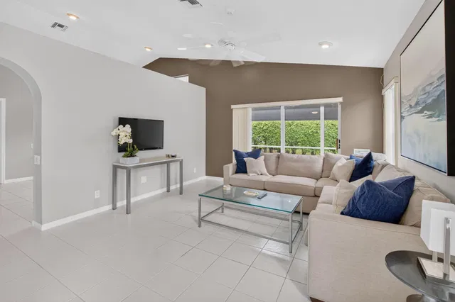 Residence photo 16