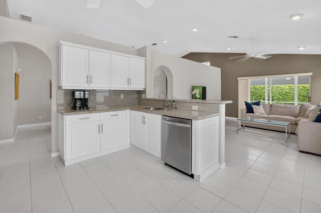 Residence photo 22
