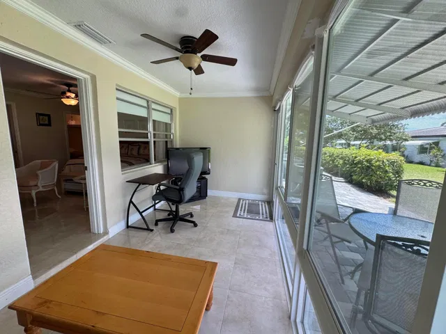 Residence photo 10