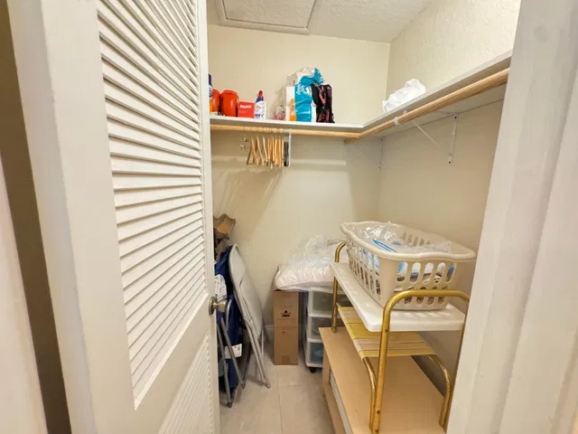Residence photo 12