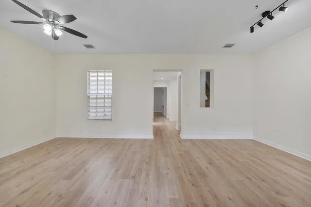Residence photo 6