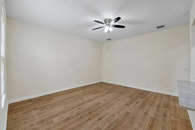 Residence photo 16