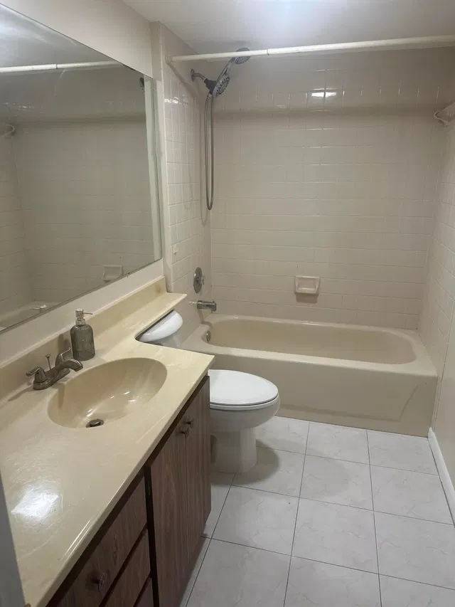 Unit 302 photo 11