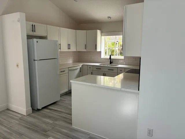  Residence photo 8