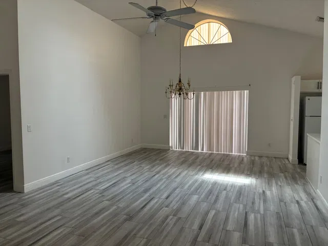  Residence photo 9