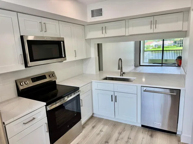 Eastpointe Country Club Unit 203 photo 3