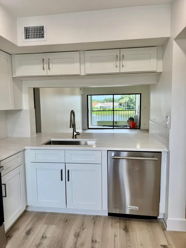 Eastpointe Country Club Unit 203 photo 5
