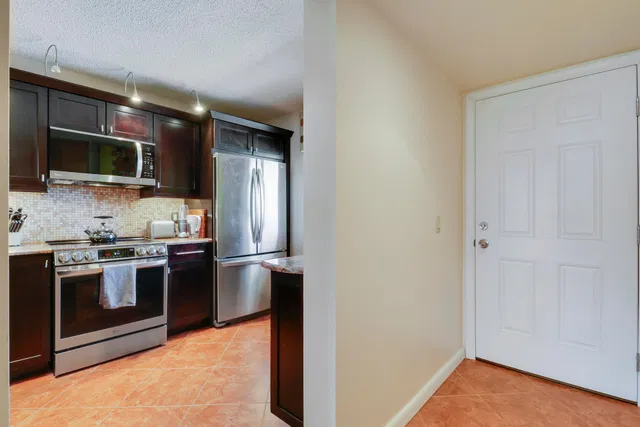 Unit 503 photo 15