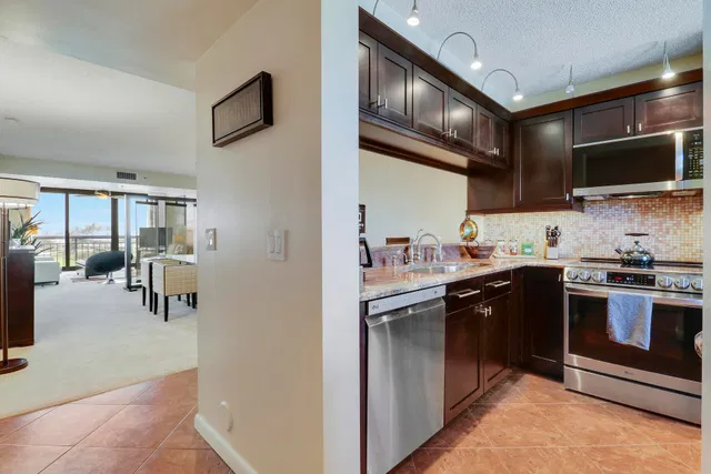 Unit 503 photo 16