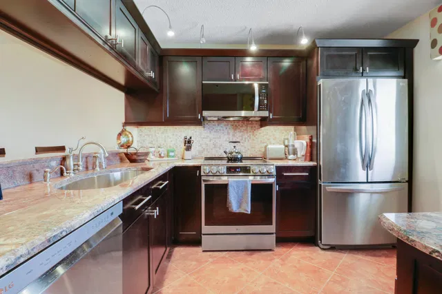 Unit 503 photo 17
