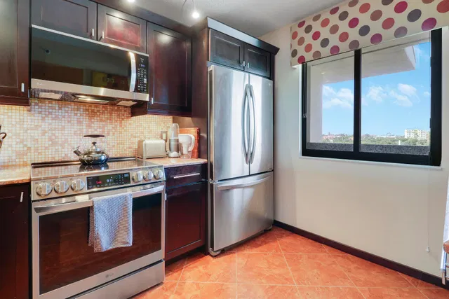 Unit 503 photo 18
