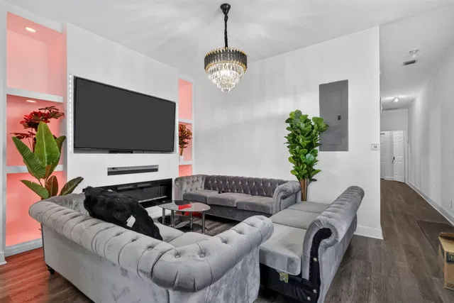 Residence photo 3