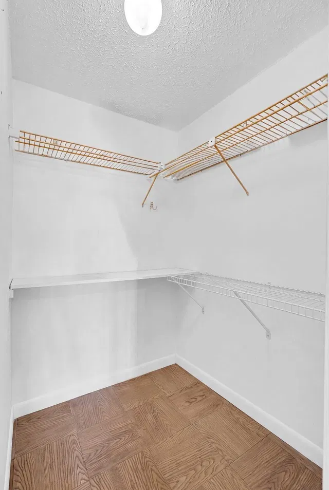 Unit 300 photo 27
