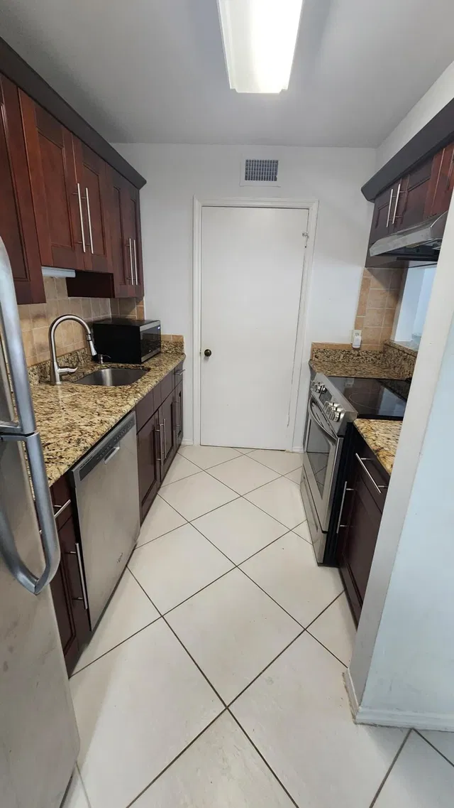 Unit 16 photo 10