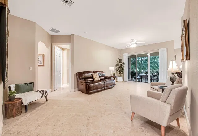 Unit 203 photo 14