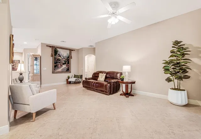 Unit 203 photo 16