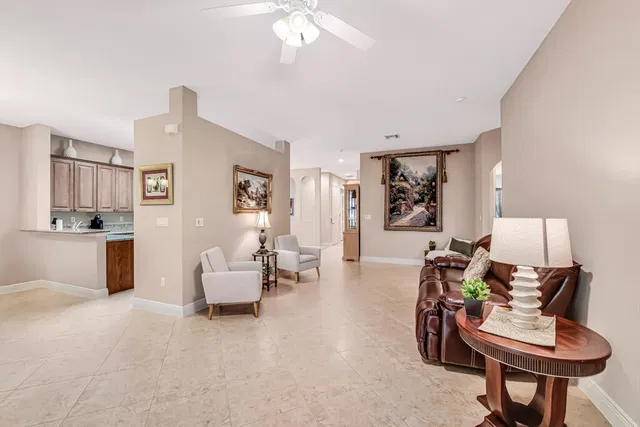 Unit 203 photo 17