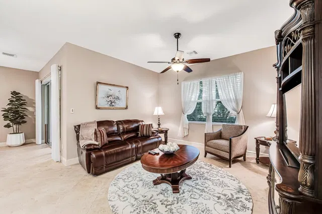 Unit 203 photo 19