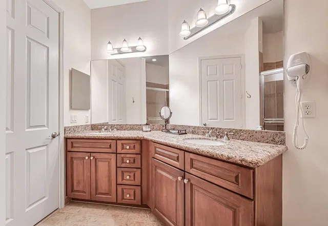 Unit 203 photo 37