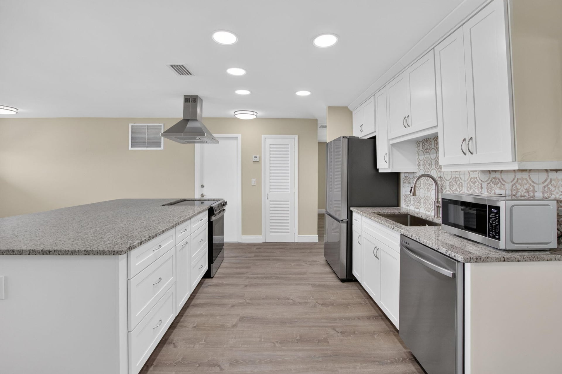 Residence photo 12